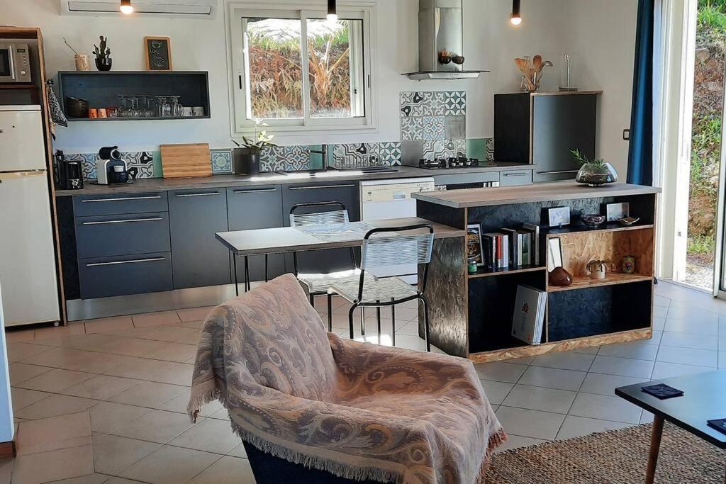 Le Tibouchina , Gite Chaleureux A La Ferme Le Tampon Exterior foto
